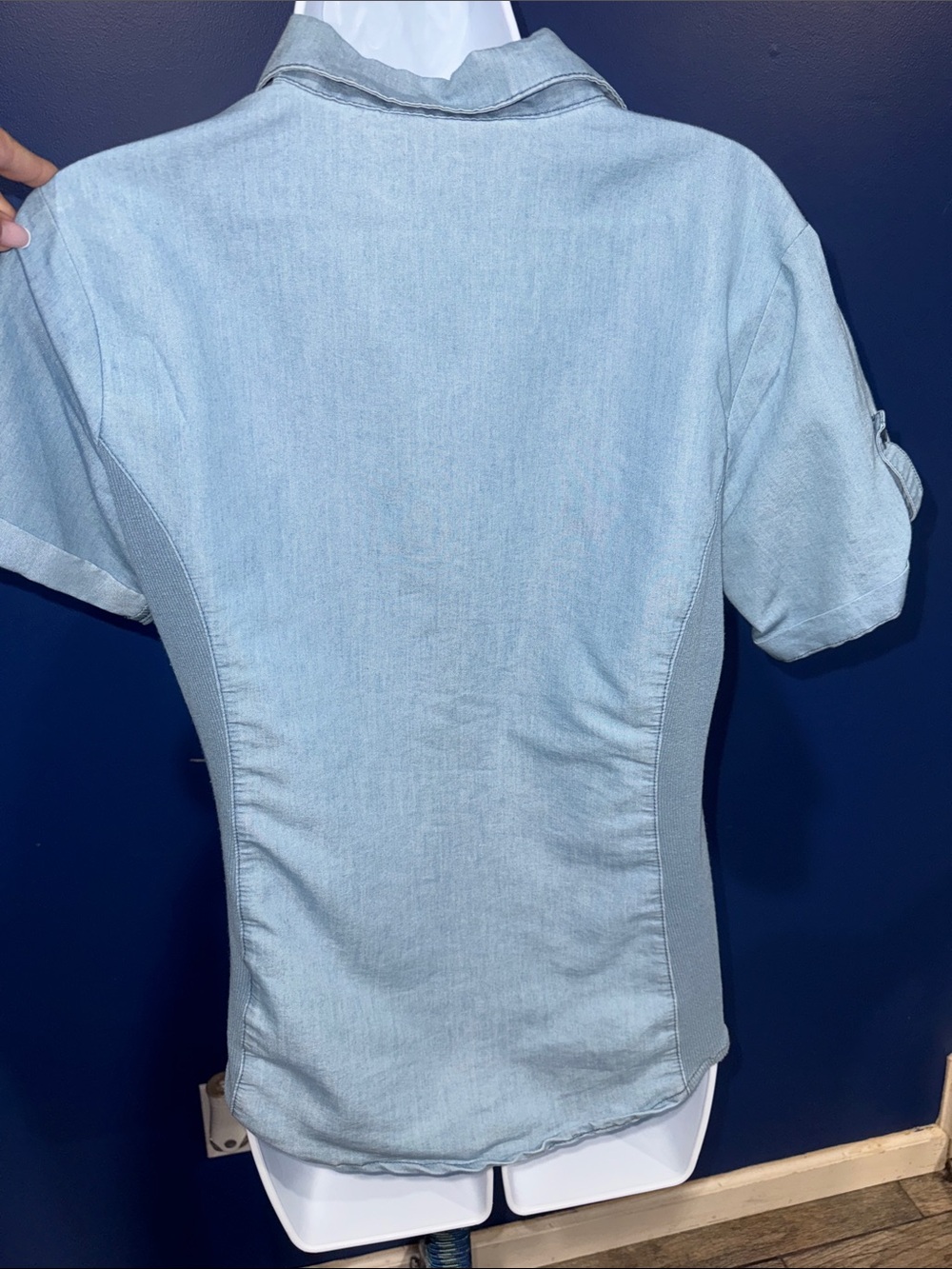 Cavalini - Lightweight Denim Button-Up Top size Medium - Picture 5 of 16